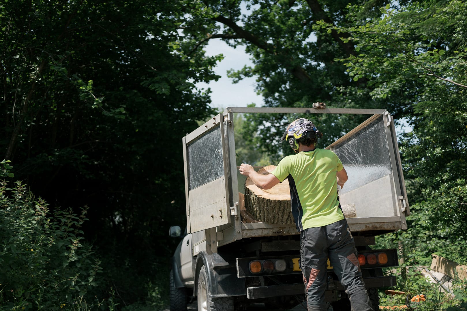 Loading wood into truck devopn